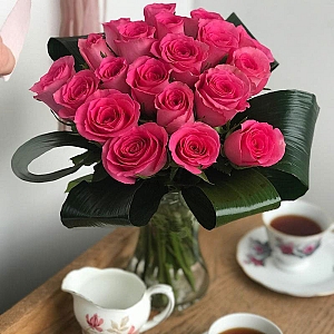 20 Pink Roses Delivery to UK